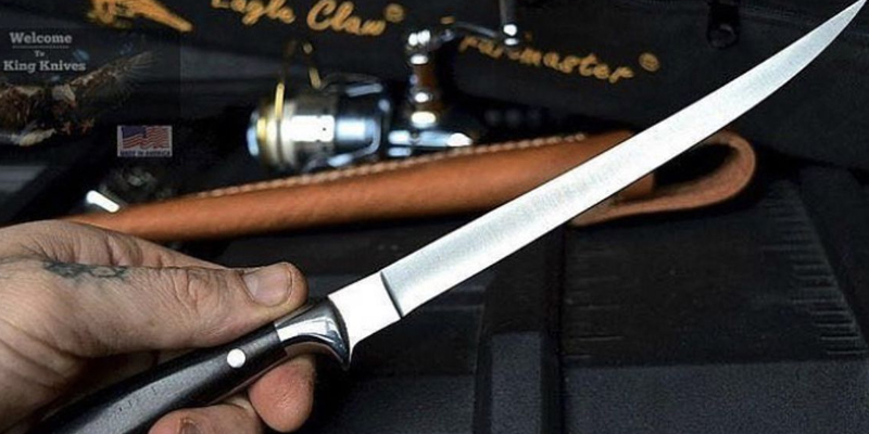 a hand holding a knife 